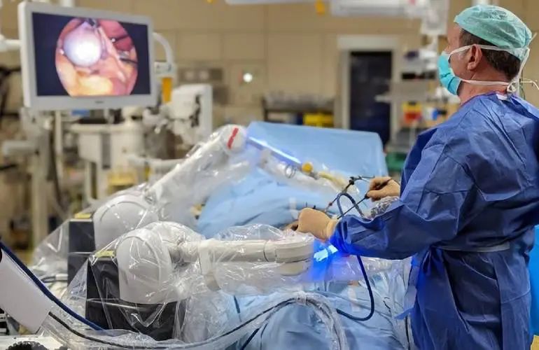 Moon Surgical Maestro